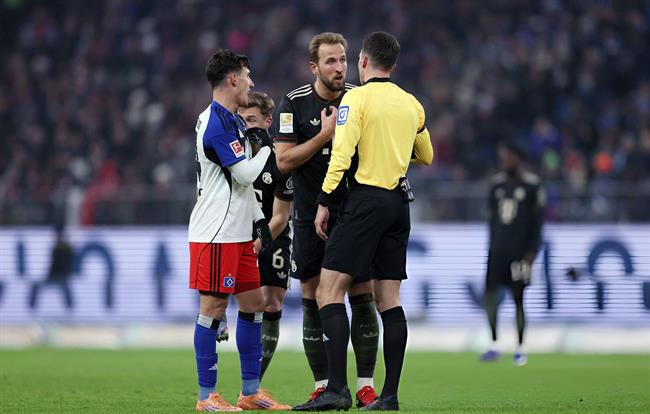 Cả đội Bayern Munich chỉ trích trọng tài sau trận hòa Hamburg 1 Cả đội Bayern Munich chỉ trích trọng tài sau trận hòa Hamburg 1