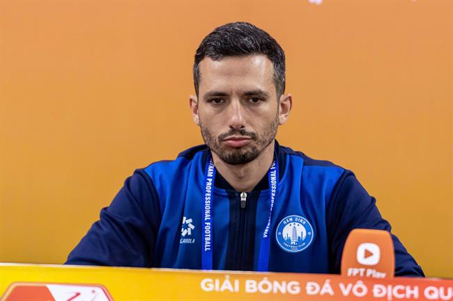 HLV của Nam Định: Sân Thanh Hóa không phù hợp cho bóng đá