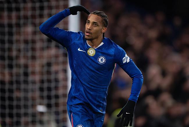 Joao Pedro thắp sáng Stamford Bridge