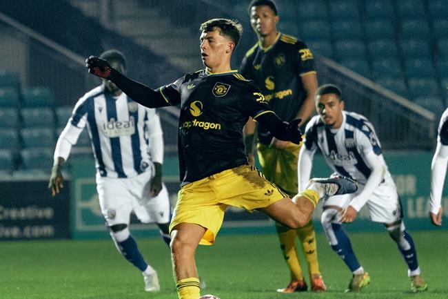 Shea Lacey ghi hat-trick đẳng cấp, gửi thông điệp tới HLV Carrick