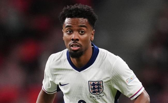 Tiểu sử tiền vệ Angel Gomes