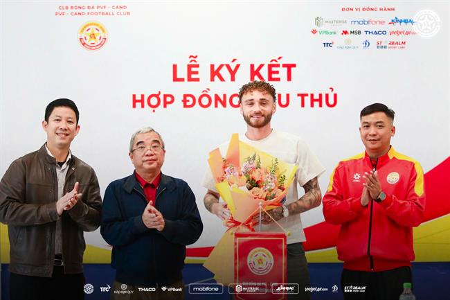 Đội bóng của Hiểu Minh trình làng cầu thủ mới