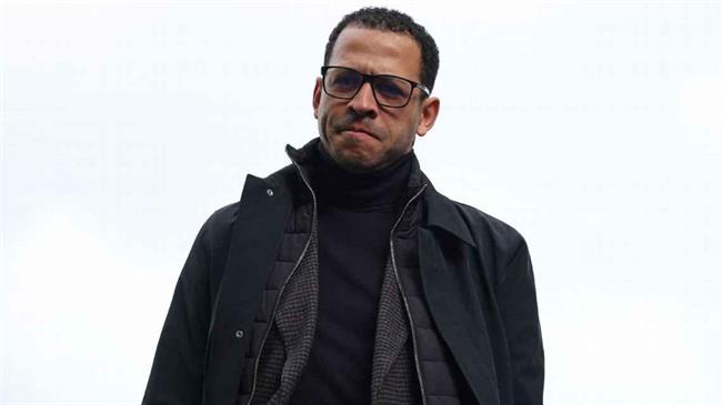 HLV Liam Rosenior cáo buộc Arsenal thiếu tôn trọng Chelsea