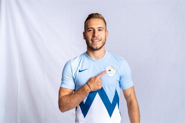 Tiểu sử tiền vệ Sandi Lovric