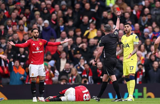 Cristian Romero bị đuổi khỏi sân nhiều nhất Premier League