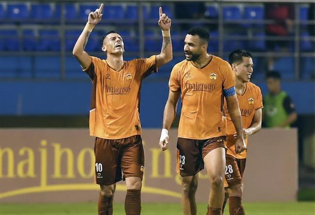 Ngoại binh HAGL tái hiện siêu phẩm ghi bàn của Đình Bắc vào lưới Saudi Arabia