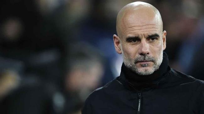 Pep Guardiola thừa nhận Man City tự làm khó mình trong cuộc đua vô địch