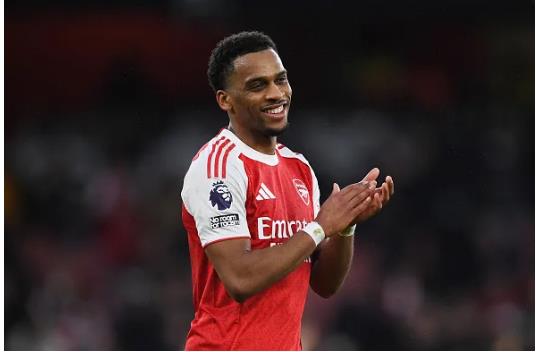 Huyền thoại bóng đá Hà Lan đưa Jurrien Timber lên mây