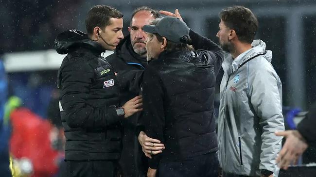 Antonio Conte nổi giận sau khi Napoli bị loại khỏi Coppa Italia