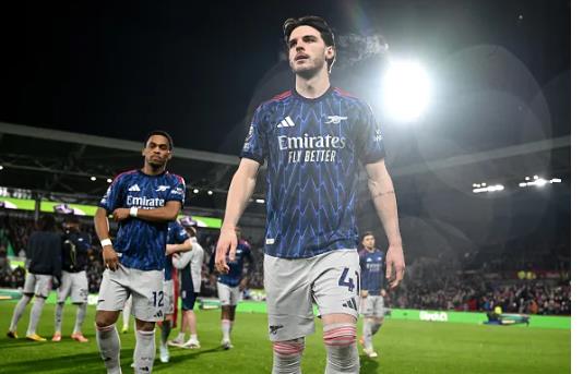 Declan Rice được khen ngợi sau trận hòa Brentford