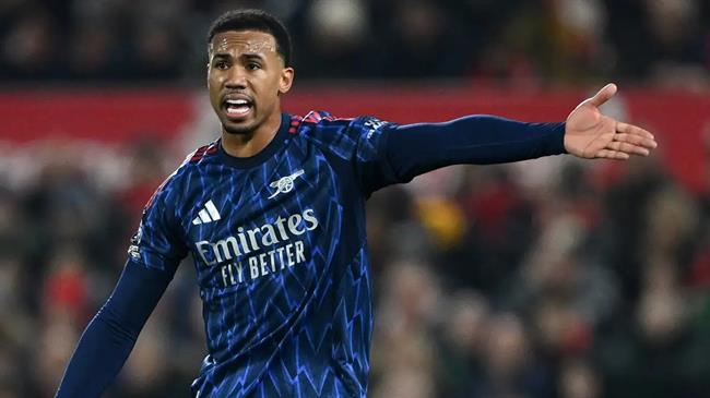 Gabriel Magalhaes thoát thẻ đỏ ở trận hòa Brentford