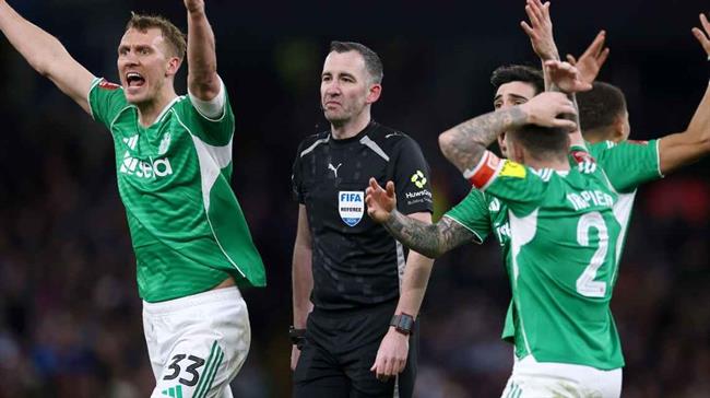 Sai sót ở FA Cup, trọng tài Kavanagh bị treo còi tại Premier League