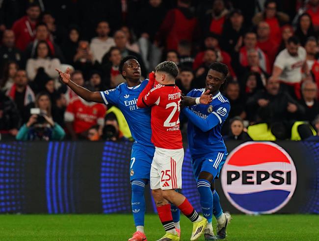 FIFA có thể cấm cầu thủ che miệng sau vụ việc với Vinicius 1