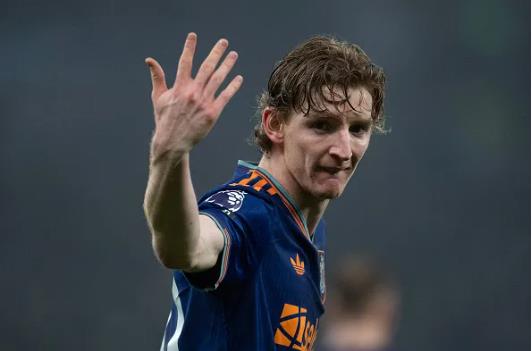 Anthony Gordon có câu trả lời cho Arsenal