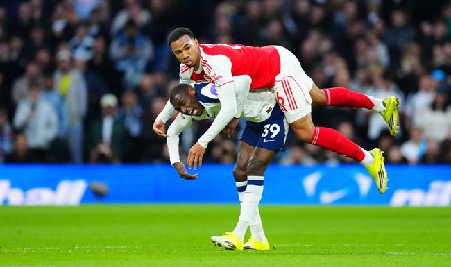 Gabriel cà khịa Richarlison sau đại thắng ở derby Bắc London