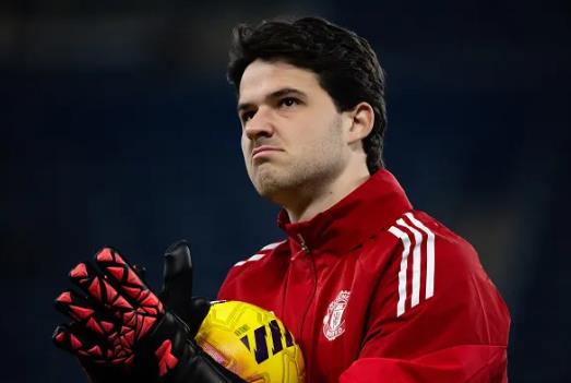 Gary Neville từng nghĩ Senne Lammens sẽ thất bại ở MU