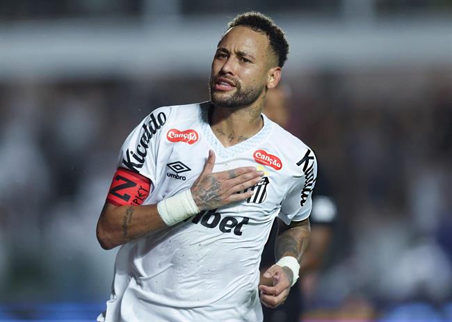 Neymar ghi bàn trở lại, đáp trả chỉ trích "hết thời"