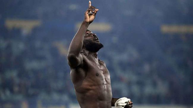 Romelu Lukaku bật khóc khi ghi bàn đầu tiên từ khi cha qua đời