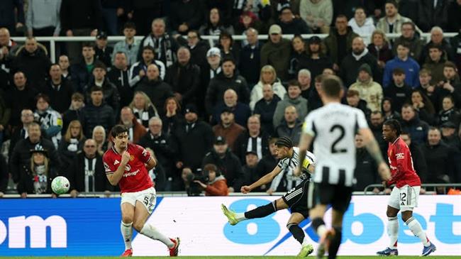 William Osula và Eddie Howe đi vào lịch sử sau chiến thắng trước MU