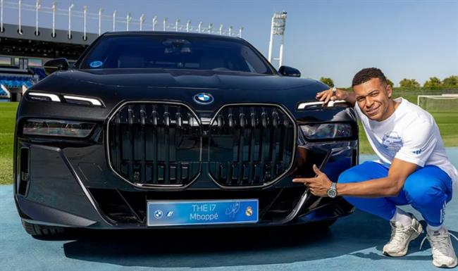 Lựa chọn bình dân của Mbappe sau khi có bằng lái xe ở tuổi 27