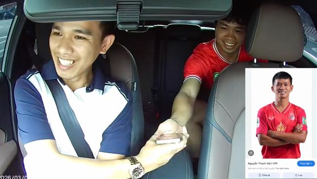 Công Phượng phải tra google khi ngỡ tài xế taxi là cầu thủ quen mặt