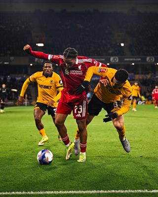 Arne Slot khuyên Rio Ngumoha lấy Salah làm hình mẫu để cố gắng 1