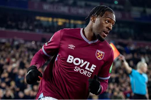 Chelsea bị chỉ trích vì loại bỏ Axel Disasi 