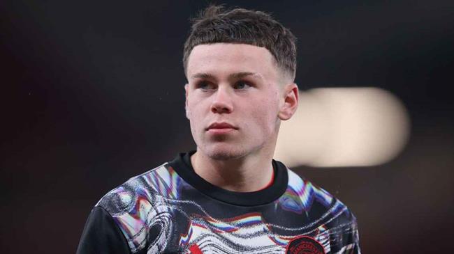 Con trai Wayne Rooney ký hợp đồng với một công ty đại diện lớn