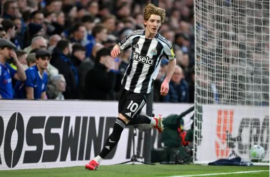 Anthony Gordon đáp trả nhận định của Alan Shearer và Wayne Rooney