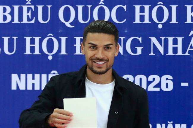 Đỗ Hoàng Hên đi bầu cử, tự hào là người Việt Nam