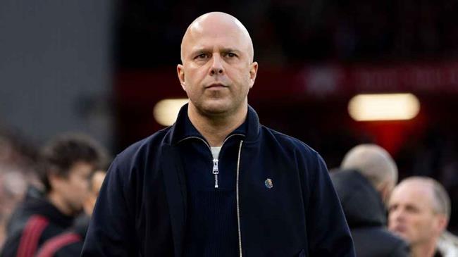 Carragher đặt dấu hỏi về tương lai Arne Slot sau trận hòa Spurs