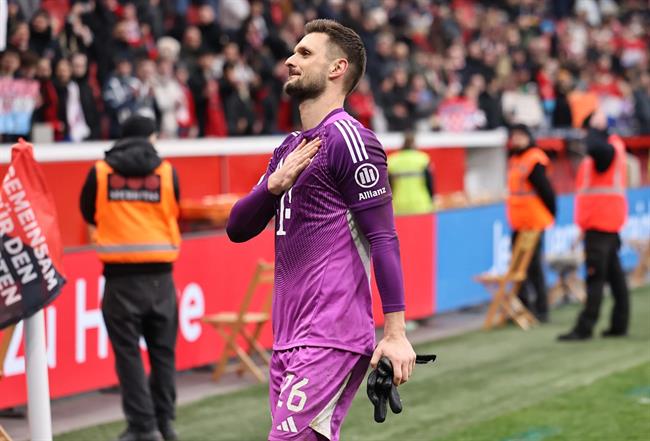 Bốn thủ môn của Bayern Munich chấn thương cùng lúc