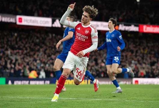 Max Dowman có thể đẩy Martin Odegaard rời Arsenal