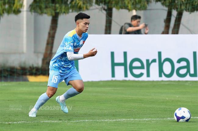 Sao trẻ U23 Việt Nam bất ngờ với khả năng của tiền đạo Việt kiều