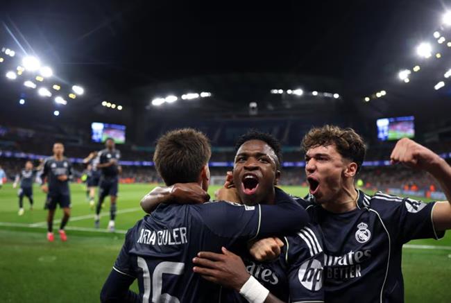 Alvaro Arbeloa đi vào lịch sử Real Madrid sau trận thắng Man City