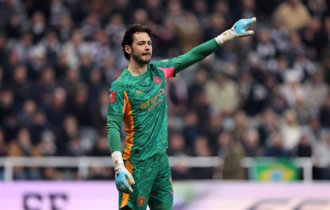 Quyết định quen thuộc của Pep Guardiola ở chung kết Carabao Cup 1