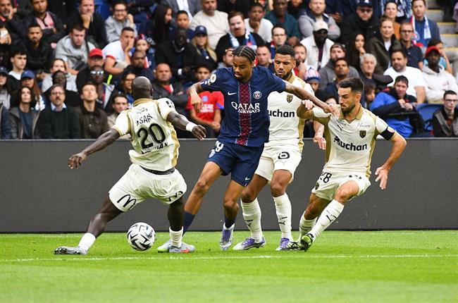 Lens từ chối hoãn trận đấu để PSG đá Champions League 1