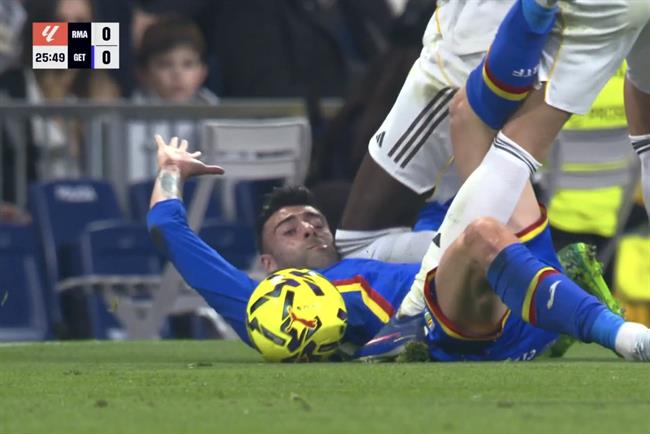 Rudiger đáp trả chỉ trích sau pha thúc đầu gối vào mặt đối phương 1