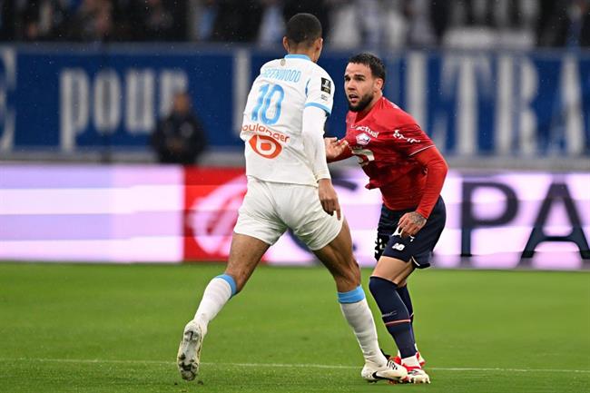 Greenwood xô xát với hậu vệ Indonesia