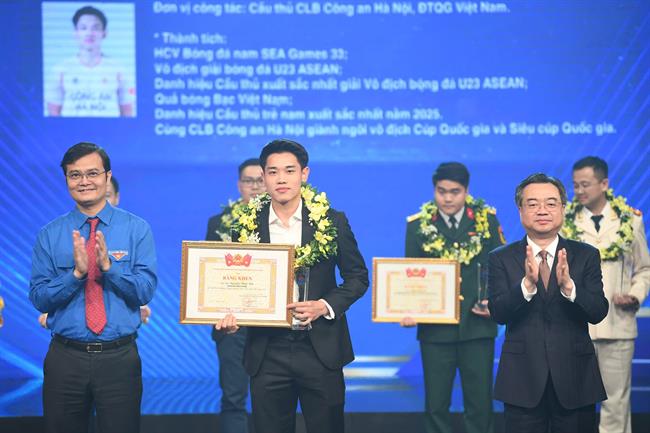 Đình Bắc tự hào vào top 10 Gương mặt trẻ Việt Nam tiêu biểu 2025