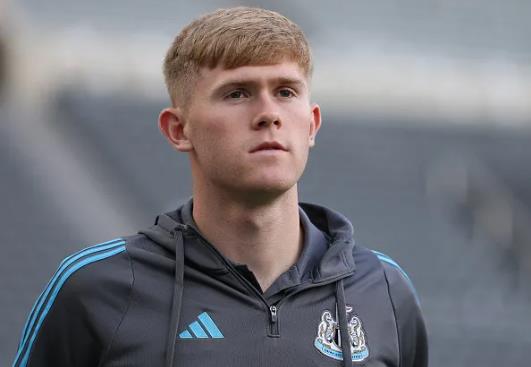 MU lên kế hoạch chiêu mộ hậu vệ của Newcastle