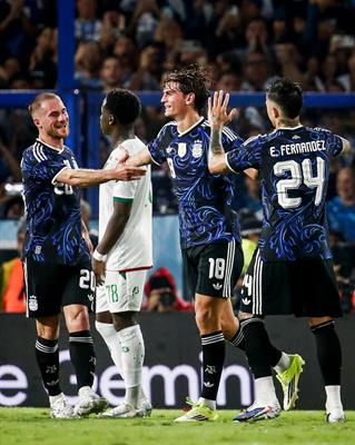 HLV Scaloni không hài lòng với trận thắng nhọc của Argentina 1