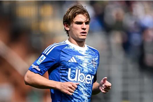 Owen Hargreaves chỉ ra lựa chọn hoàn hảo để nâng cấp hàng công Arsenal