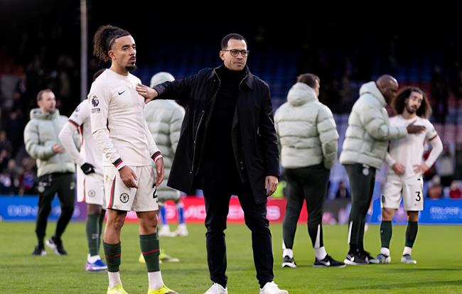 Hậu vệ Chelsea không hiểu sao Liam Rosenior bị chỉ trích