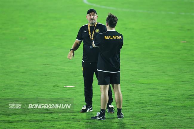 Vị khách bất ngờ trong buổi tập của ĐT Malaysia