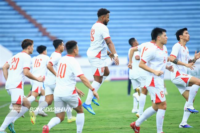 Xuân Son trầm ngâm trong ngày sinh nhật