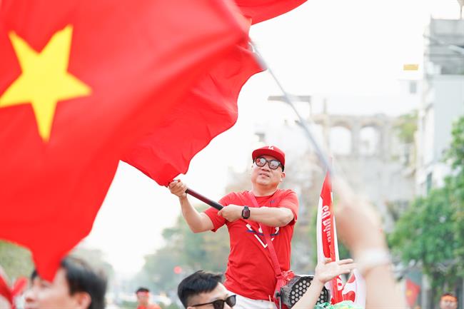 Đông đảo CĐV tới Thiên Trường tiếp lửa cho ĐT Việt Nam