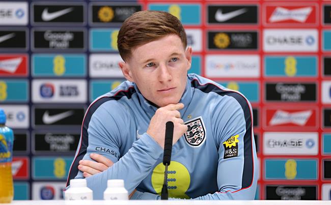 Mục tiêu của MU, Man City chỉ muốn tập trung cho World Cup