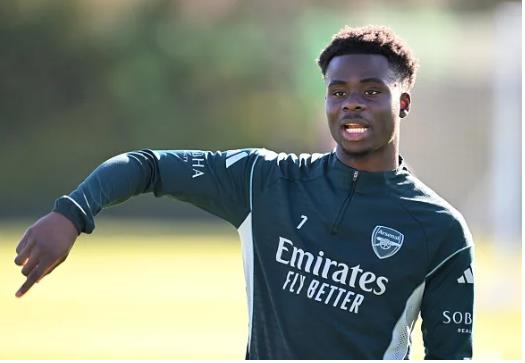 Wayne Rooney tiết lộ vấn đề của Bukayo Saka 