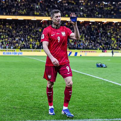 Lewandowski cay đắng thừa nhận bóng đá thật tàn nhẫn 1